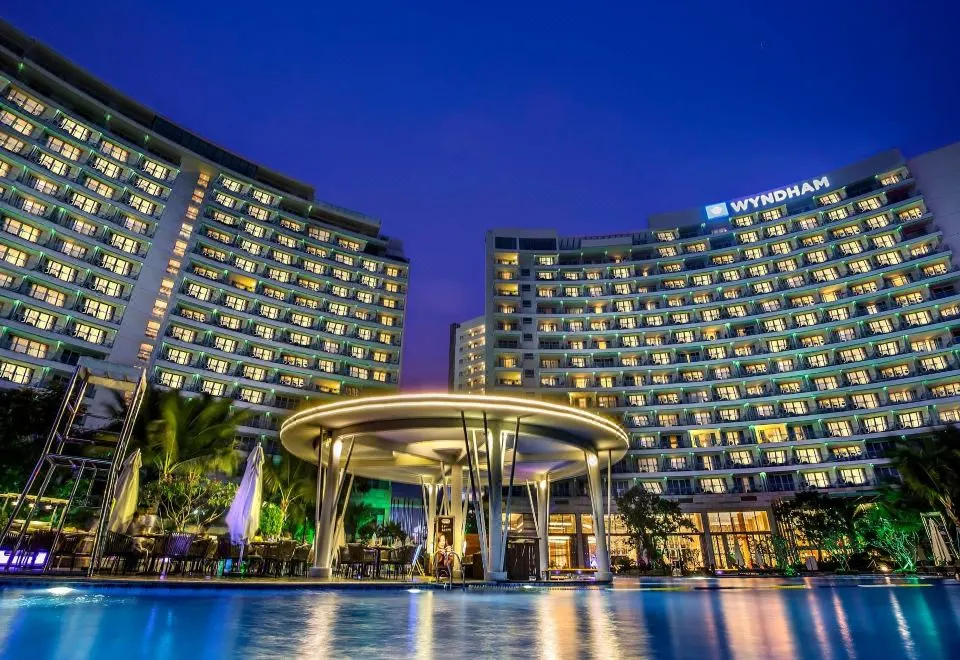 Территория отеля Wyndham Sanya Bay на Хайнане