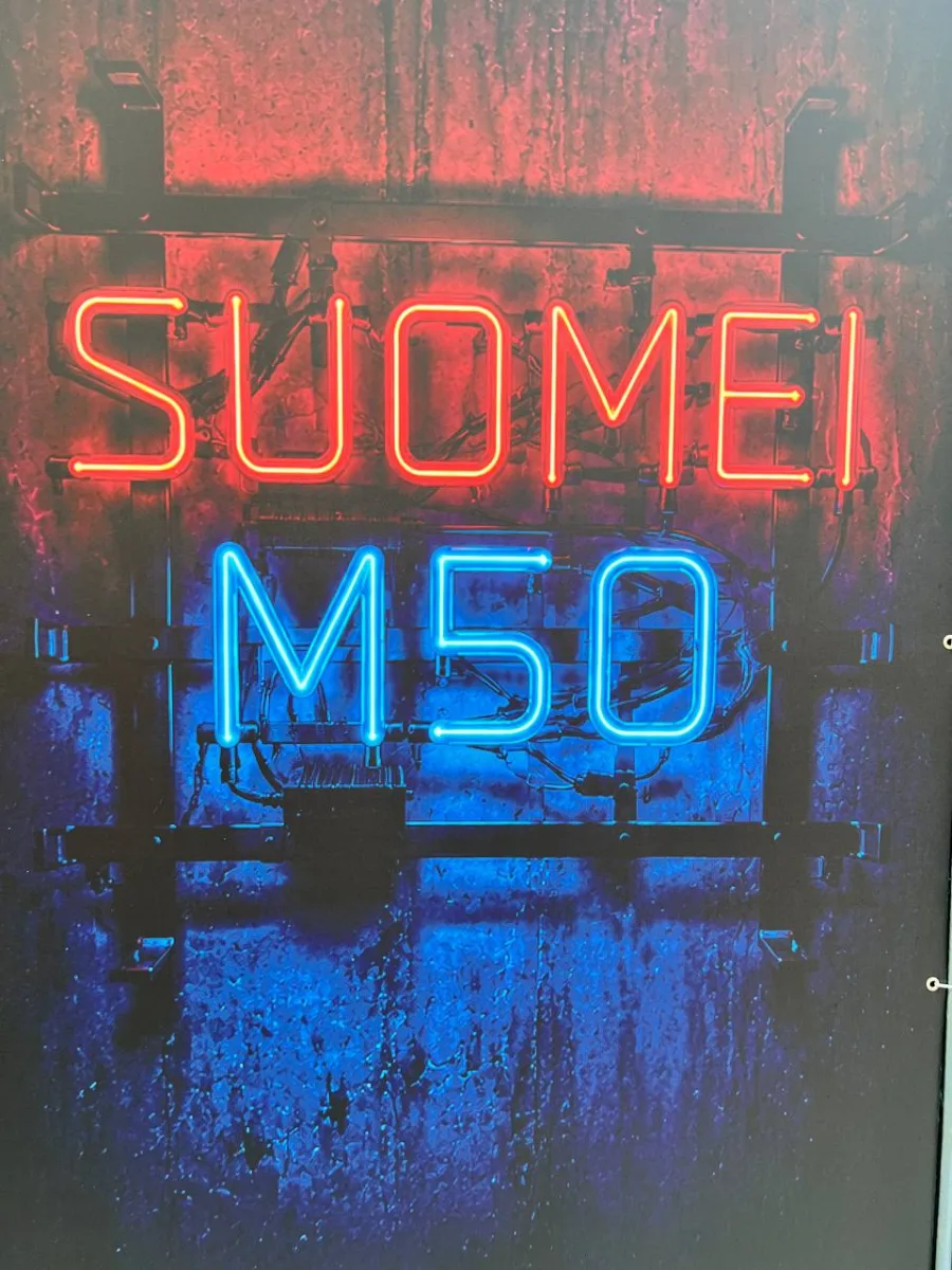 Вывеска галереи в квартале M50 в Шанхае
